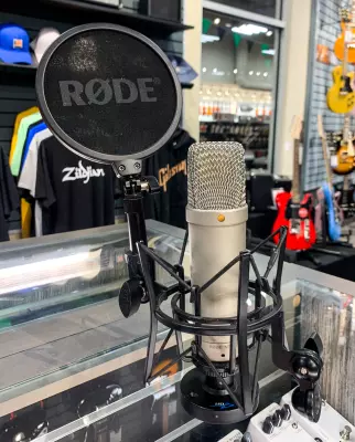 Store Special Product - RODE - NT1-A Microphone Package